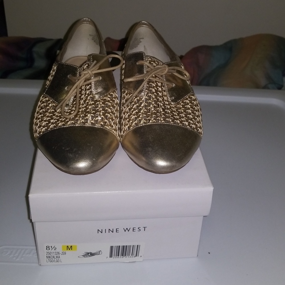 !!! Gold nine west flats size 8.5